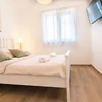 Molly Villa